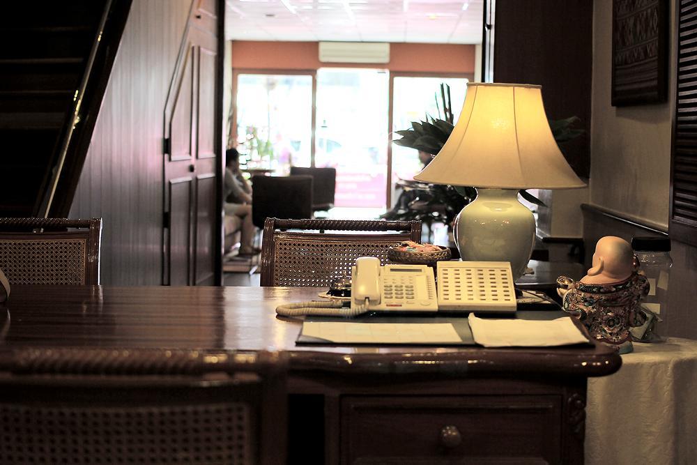 Travel Lodge Surawong (Adults Only) 曼谷 外观 照片