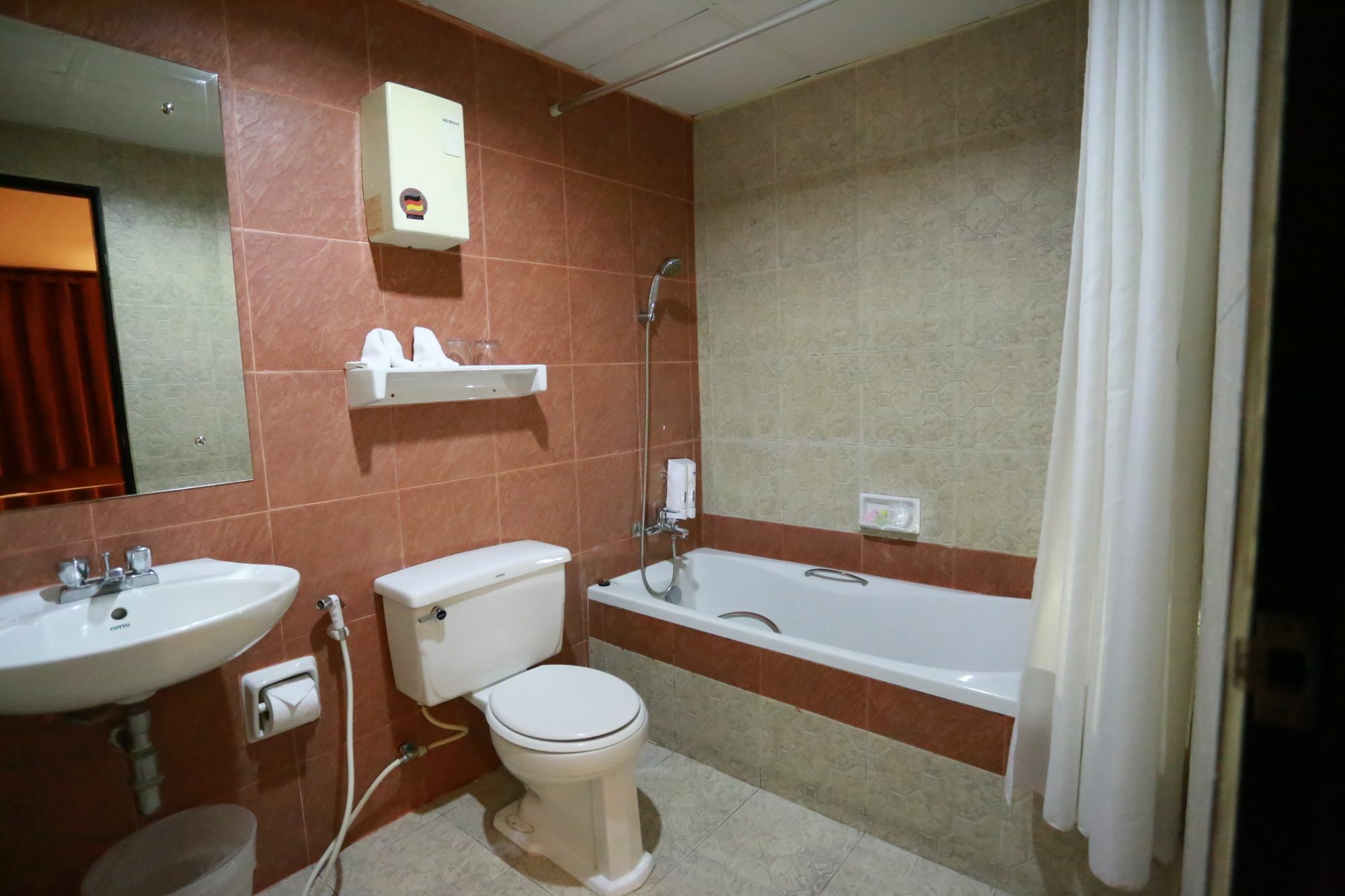 Travel Lodge Surawong (Adults Only) 曼谷 外观 照片