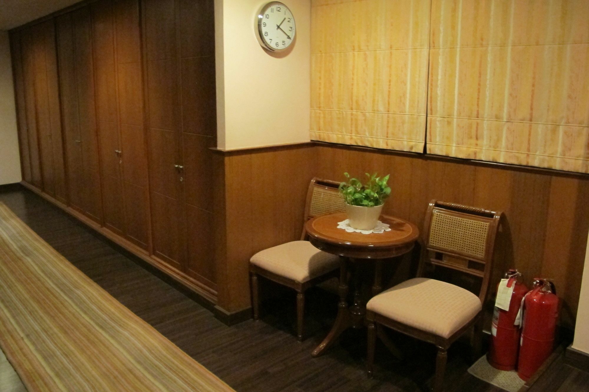 Travel Lodge Surawong (Adults Only) 曼谷 外观 照片