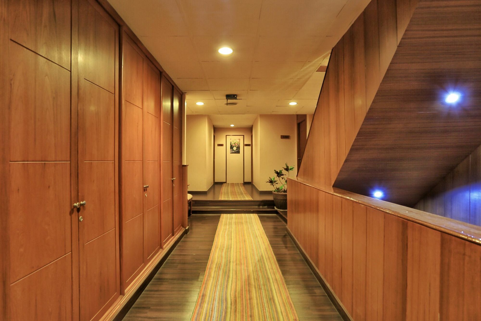 Travel Lodge Surawong (Adults Only) 曼谷 外观 照片